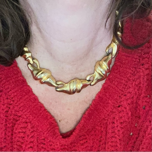 Vintage Seashell Gold Collar Necklace - Picture 3 of 9